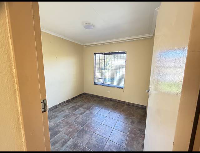 2 BEDROOM TOWNHOUSE FOR SALE IN ANDEON